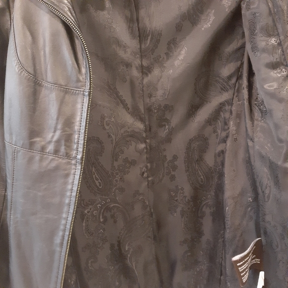 Danier Leather #36 - Picture 7 of 16